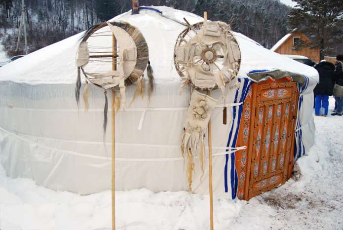 Зимняя монгольская юрта