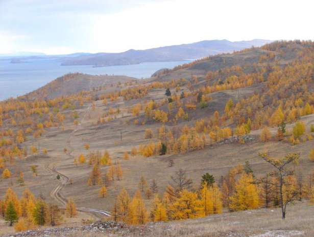 На Байкале осень.