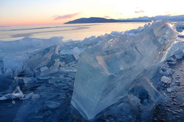 Лёд озера Хубсугул.